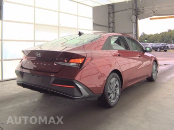 2024 Hyundai Elantra SEL - miniatura 4
