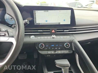 2024 Hyundai Elantra SEL - miniatura 10