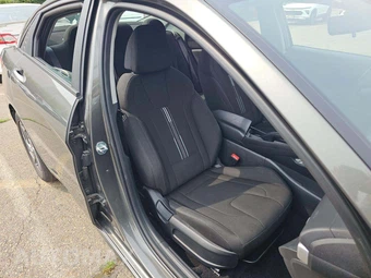 2024 Hyundai Elantra SEL - miniatura 18