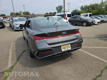 2024 Hyundai Elantra SEL - miniatura 2