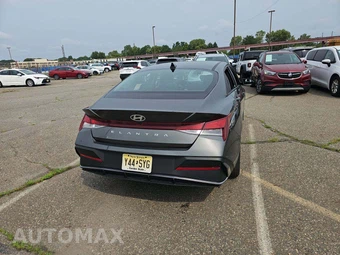 2024 Hyundai Elantra SEL - miniatura 3