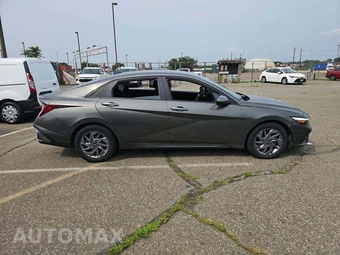 2024 Hyundai Elantra SEL - miniatura 4