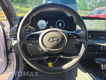 2024 Hyundai Elantra SEL - miniatura 10
