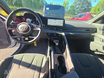2024 Hyundai Elantra SEL - miniatura 11