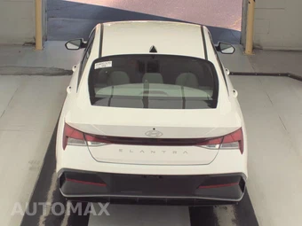2024 Hyundai Elantra SEL - miniatura 5
