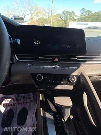 2024 Hyundai Elantra SEL - miniatura 10