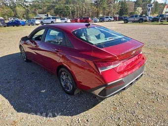 2024 Hyundai Elantra SEL - miniatura 2