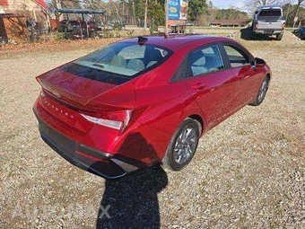 2024 Hyundai Elantra SEL - miniatura 3