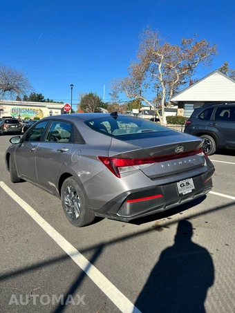 2024 Hyundai Elantra SEL - miniatura 3