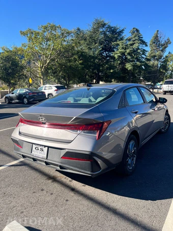 2024 Hyundai Elantra SEL - miniatura 4