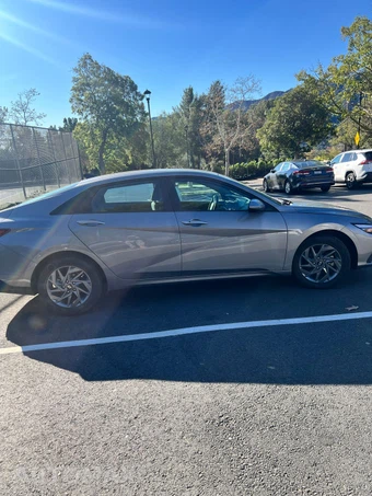 2024 Hyundai Elantra SEL - miniatura 5