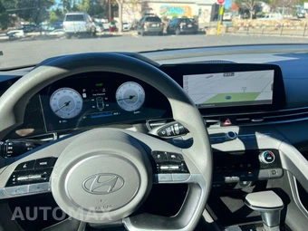2024 Hyundai Elantra SEL - miniatura 7