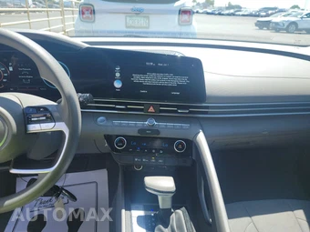 2024 Hyundai Elantra SEL – miniatura 11
