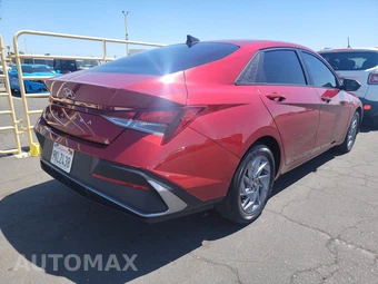 2024 Hyundai Elantra SEL – miniatura 4