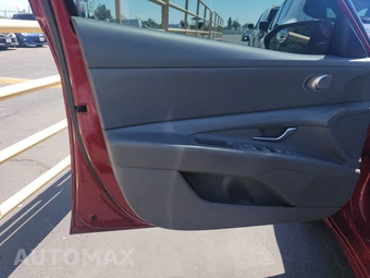 2024 Hyundai Elantra SEL – miniatura 9