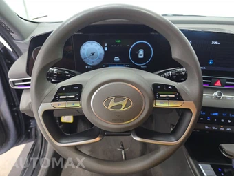 2024 Hyundai Elantra SEL - miniatura 10