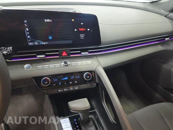 2024 Hyundai Elantra SEL - miniatura 11