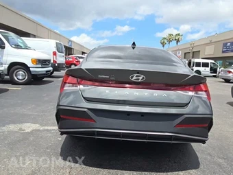 2024 Hyundai Elantra SEL - miniatura 4