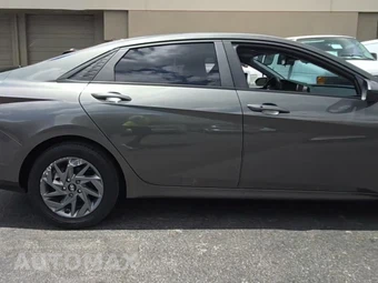 2024 Hyundai Elantra SEL - miniatura 5