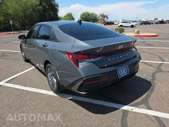 2024 Hyundai Elantra SEL - miniatura 2