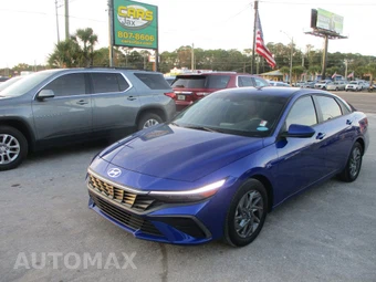 2024 Hyundai Elantra SEL - miniatura 10