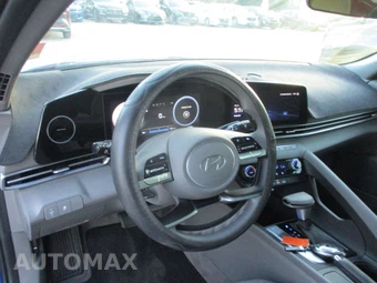 2024 Hyundai Elantra SEL - miniatura 12