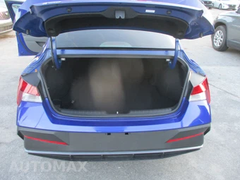 2024 Hyundai Elantra SEL - miniatura 17