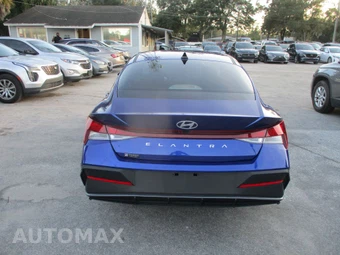 2024 Hyundai Elantra SEL - miniatura 5