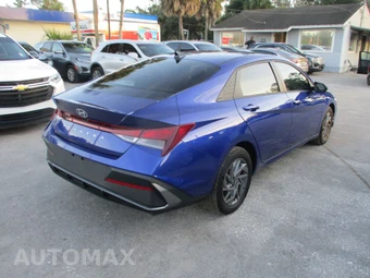 2024 Hyundai Elantra SEL - miniatura 6