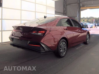 2024 Hyundai Elantra SEL - miniatura 4