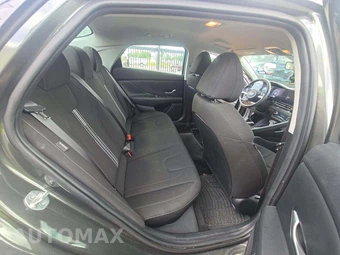 2024 Hyundai Elantra SEL - miniatura 16