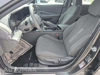 2024 Hyundai Elantra SEL - miniatura 3