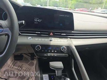 2024 Hyundai Elantra SEL - miniatura 7