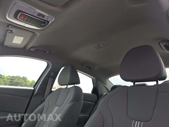 2024 Hyundai Elantra SEL - miniatura 8