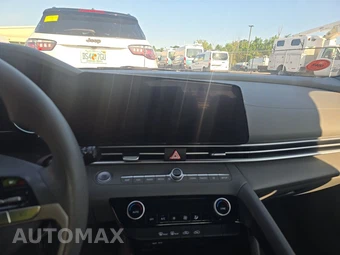 2024 Hyundai Elantra SEL - miniatura 11