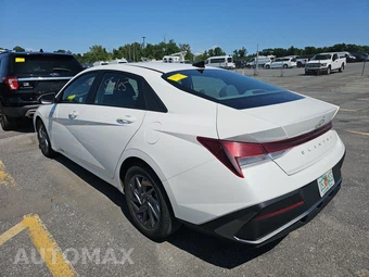 2024 Hyundai Elantra SEL - miniatura 6
