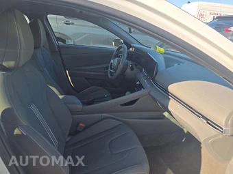 2024 Hyundai Elantra SEL - miniatura 8