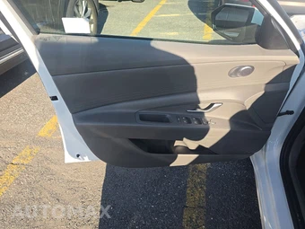 2024 Hyundai Elantra SEL - miniatura 9