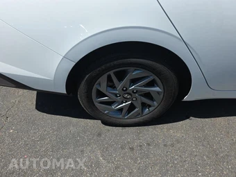 2024 Hyundai Elantra SEL - miniatura 10