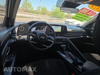 2024 Hyundai Elantra SEL - miniatura 14