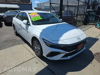 2024 Hyundai Elantra SEL - miniatura 3
