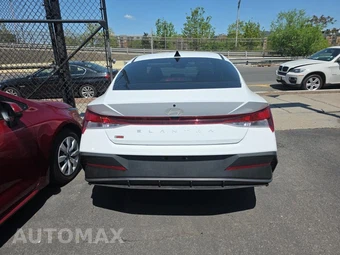 2024 Hyundai Elantra SEL - miniatura 5