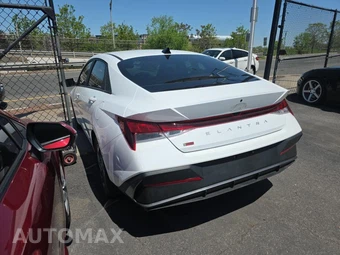 2024 Hyundai Elantra SEL - miniatura 6