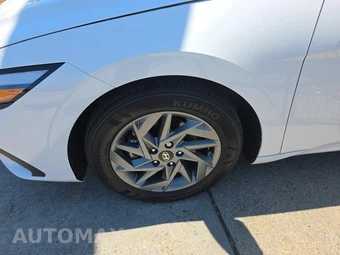 2024 Hyundai Elantra SEL - miniatura 8