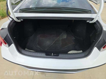 2024 Hyundai Elantra SEL - miniatura 11