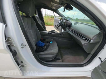 2024 Hyundai Elantra SEL - miniatura 15