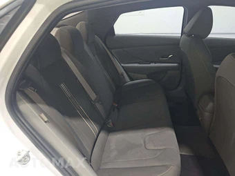 2024 Hyundai Elantra SEL - miniatura 16