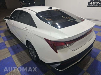 2024 Hyundai Elantra SEL - miniatura 2