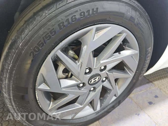 2024 Hyundai Elantra SEL - miniatura 23