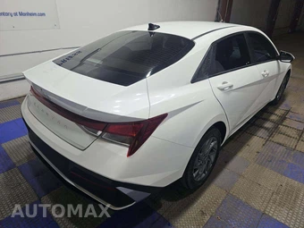2024 Hyundai Elantra SEL - miniatura 3